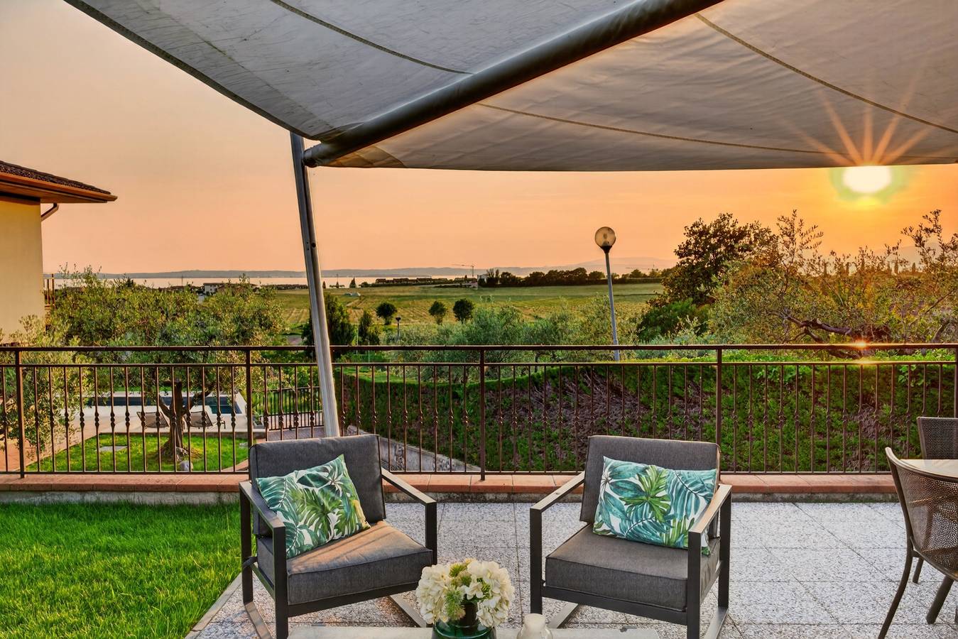 Regarda - Villa Celebrity mit privat Pool und Seeblick in Lazise, Gardasee-Berge
