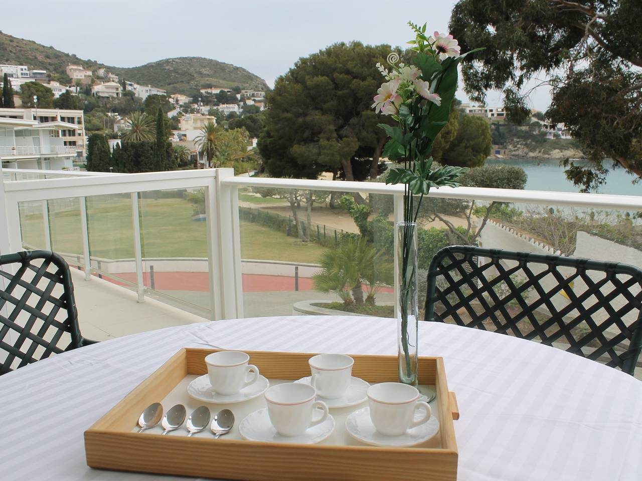 Apartamento entero, Apartamento en Rosas para 4 con Piscina y Acceso Directo a la Playa in l'Almadrava, Roses