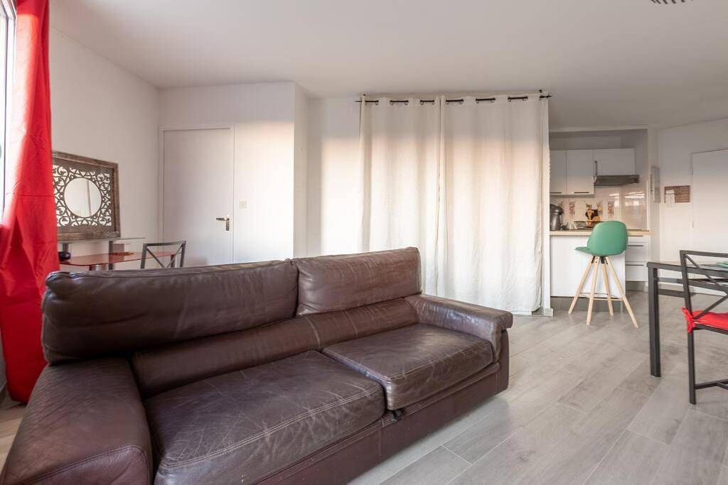Appartement entier, Apartment with Balcony in Castanet-Tolosan, Canal du Midi