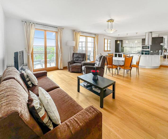 Gîte pour 6 personnes, avec Balcon ainsi que Terrasse et Vue à Le Plessis-Robinson