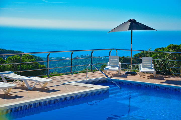Villa für 13 Personen, mit Terrasse und Garten
