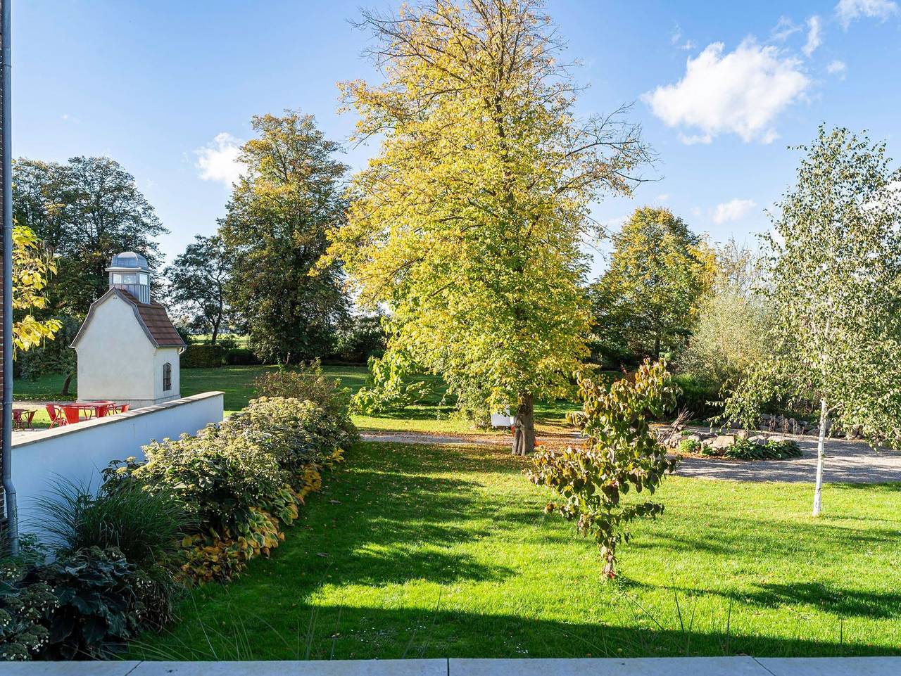 Das Gutshaus - Ferienwohnung - Wohnung 2 - Zwischen Rosen & Rhododendren in Tribsees, Recknitz-Trebeltal