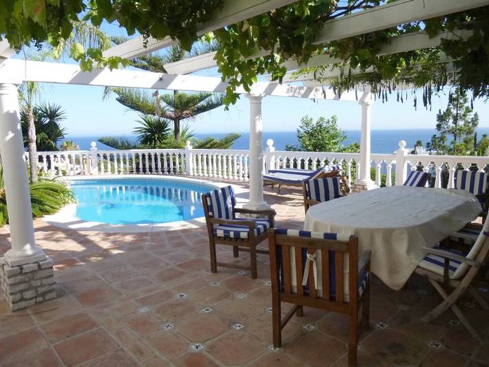 Ferienanlage für 3 Personen, mit Terrasse und Garten sowie Pool und Ausblick in Málaga Provinz