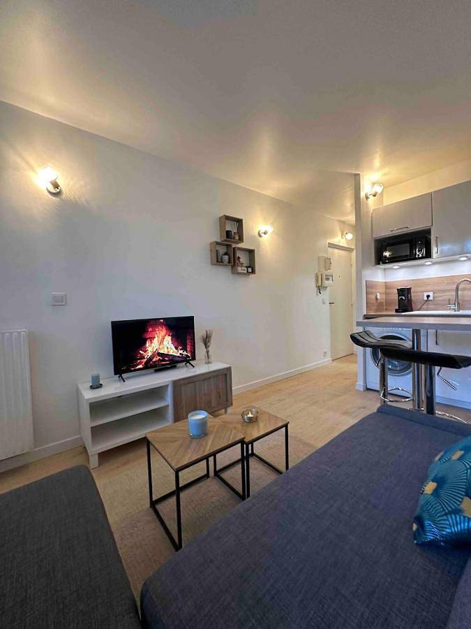 Appartement entier, Studio neuf tout équipé - Calme - Proche centre ville - Parking gratuit in Longjumeau, Essonne
