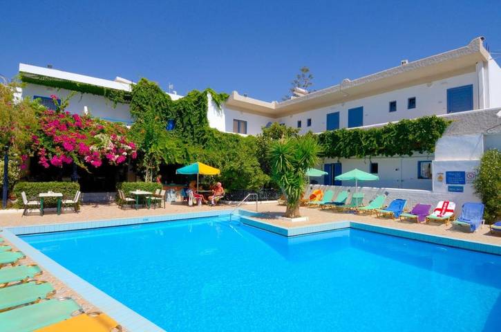 Appart’hôtel pour 2 personnes, avec piscine ainsi que jardin et balcon