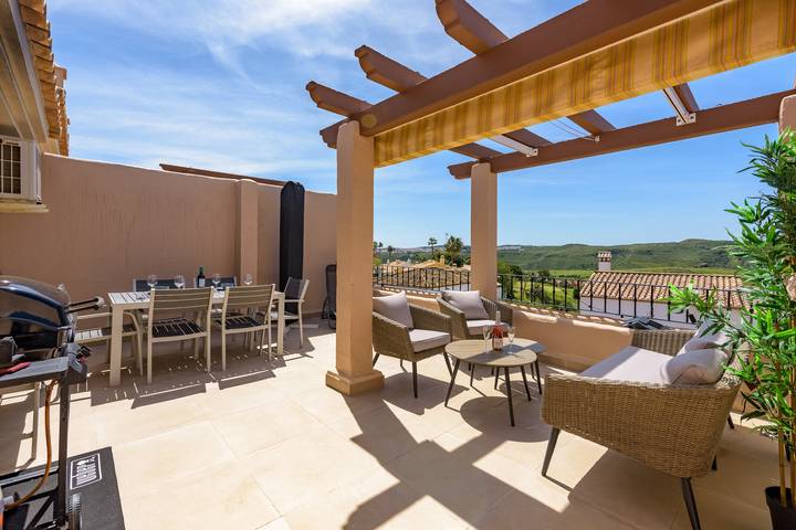 Holiday rental for 6 people, with pool and view as well as terrace in La Duquesa