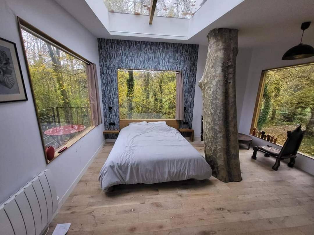 La maison dans l'arbre in Escolives-Sainte-Camille, Région d'Auxerre