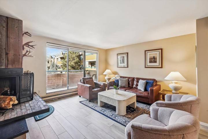 Ferienwohnung für 4 Personen, mit Whirlpool und Balkon sowie Pool - 1