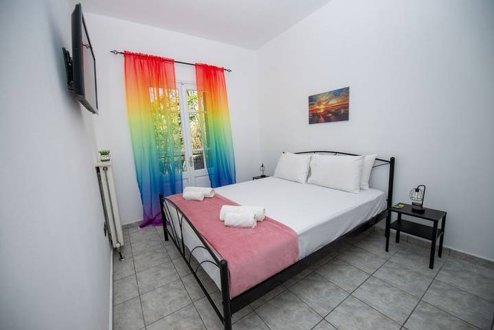 Διαμερίσματα διακοπών για 2 άτομα, με μπαλκόνι και κήπο στο Πέραμα