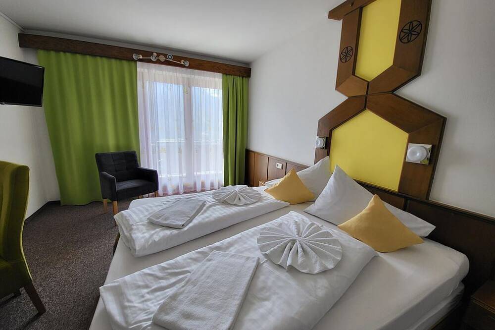 Gasthof \"Zur Schmiede\" - Doppelzimmer mit Balkon in Kreuzeckgruppe, Berg im Drautal