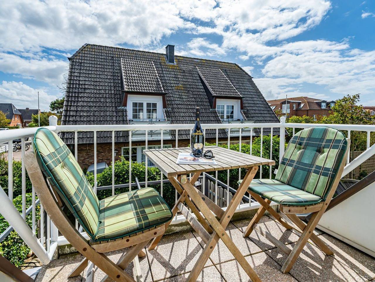 Ganze Ferienwohnung, Lorena - Ferienwohnung für bis zu 3 Personen mit Balkon. - nur 450 Meter bis zum Strand! in Westerland, Sylt (Gemeinde)
