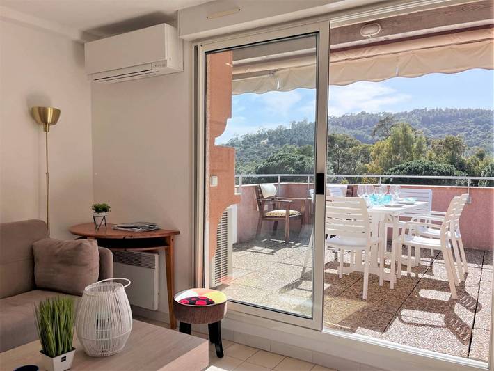 Gîte pour 4 personnes, avec terrasse dans Cavalière - 3
