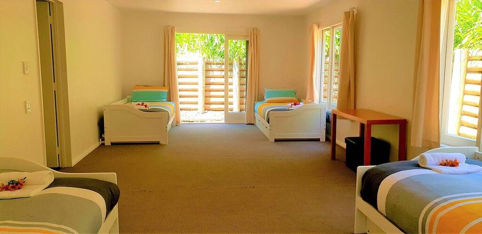 Holiday home for 12 people, with balcony and garden in Raglan