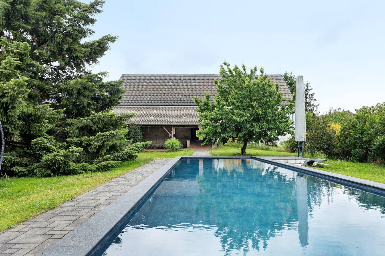Granja 'Vierseitenhof' con piscina privada, terraza privada y Wi-Fi in Ziesar, Fläming