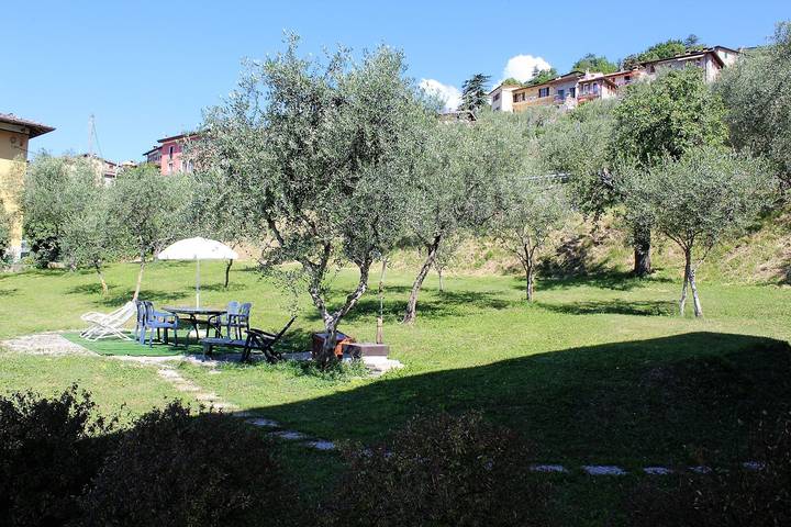 Ferienwohnung für 7 Personen, mit Balkon und Garten sowie Seeblick in Tignale - 4
