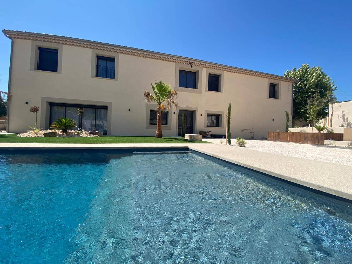 Queen Room with Pool View in Nissan-lez-Enserune, Côte méditerranéenne (France)