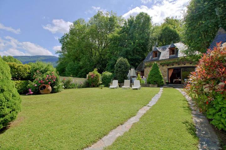 Gîte pour 6 personnes, avec jardin et piscine à Bourisp - 2