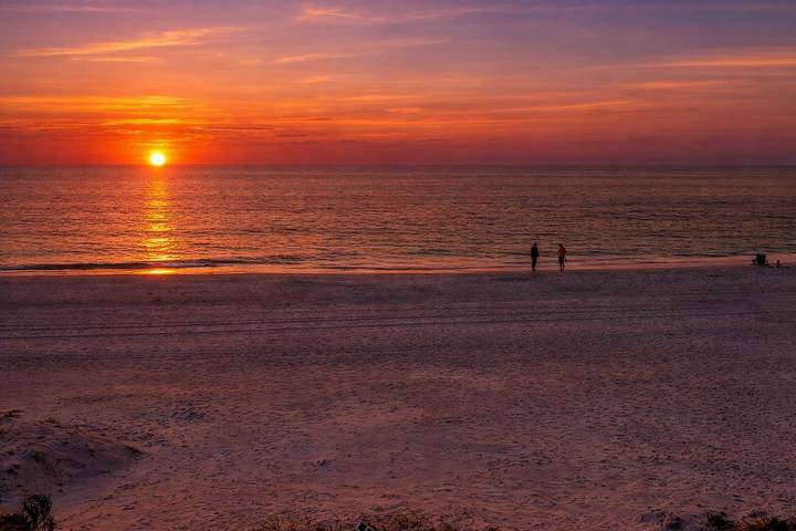 Vacation rental for 4 people, with balcony and yard, kid friendly in Pinellas County