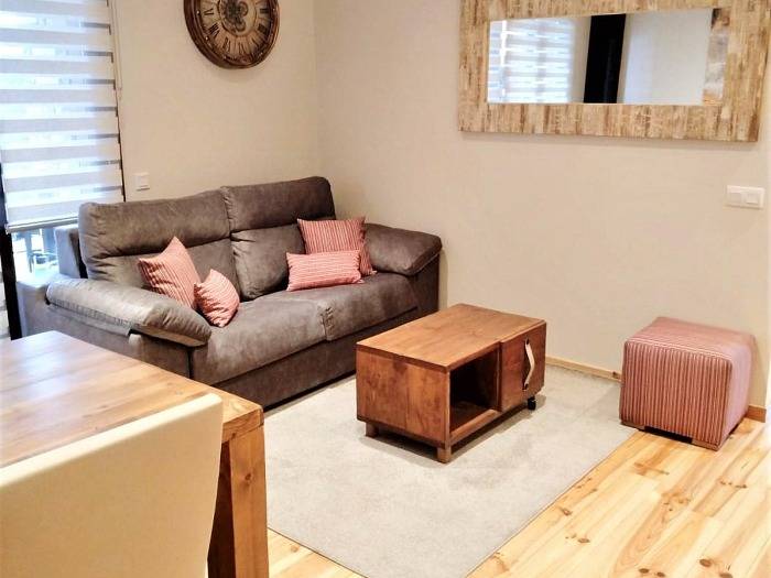 Appartement de vacances entier, Rez-de-chaussée 2 ch. Jardin Privé 90m2, Cheminée et Wifi inclus in Err, Région de Prades