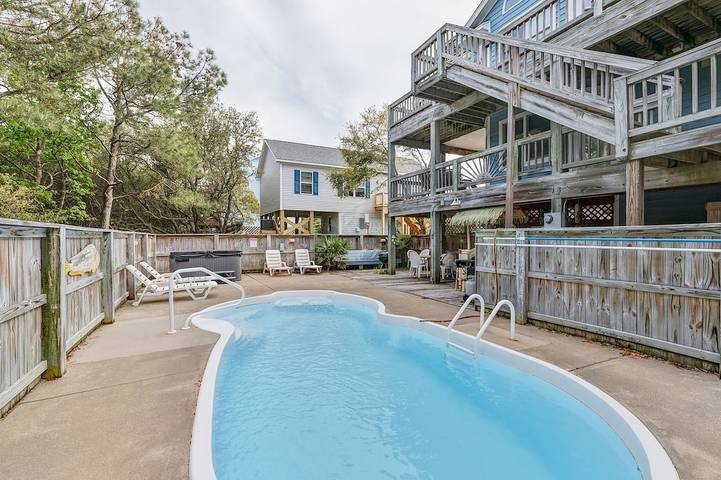 Vacation rental for 12 people, with terrace and hot tub in Corolla