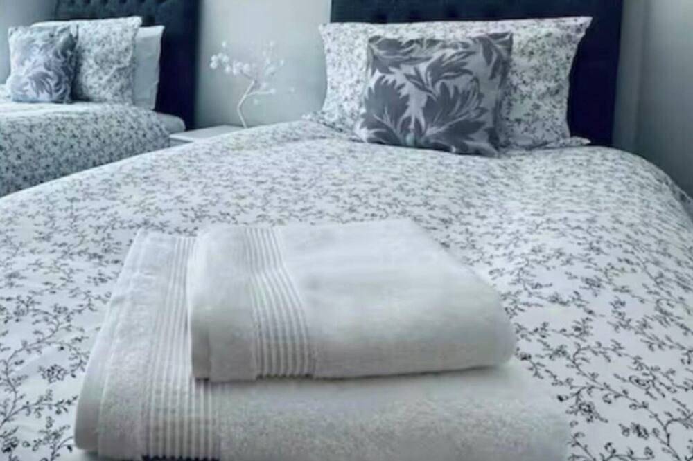 Lodge - Sleeps 18, pet friendly & free parking in Gateshead