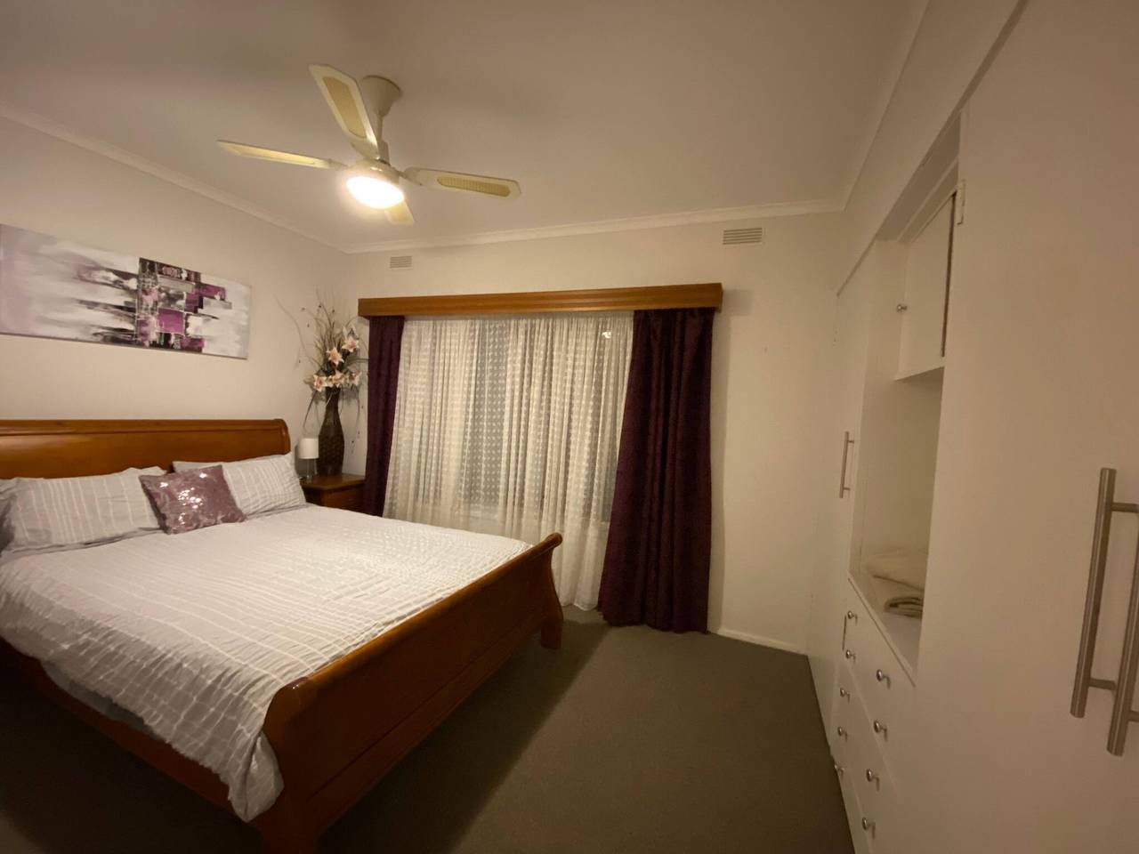 Private 3Bed Home with Large Deck Central Location in City of Greater Bendigo