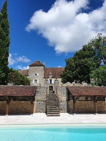 Gîte pour 4 personnes, avec jardin ainsi que terrasse et piscine à Reilhaguet
