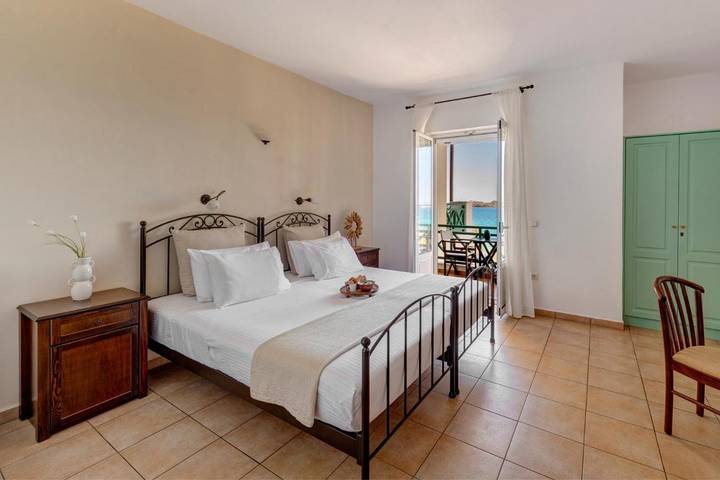 Hôtel pour 2 personnes, avec Balcon ainsi que Terrasse et Vue dans Finikas - 4
