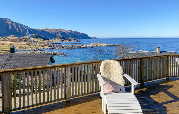 Ferienhaus für 6 Personen mit Terrasse in Vågsøy
