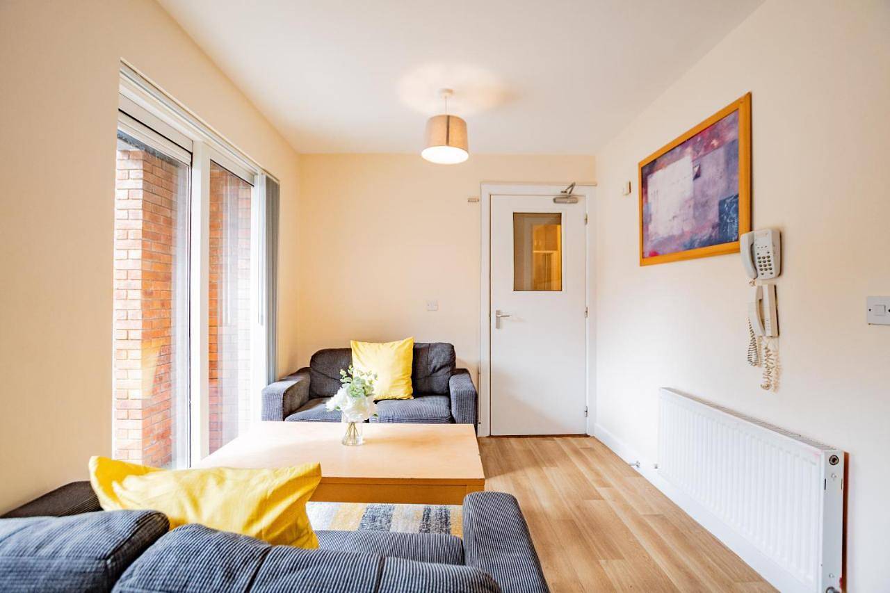 Entire apartment, Four-Bedroom Apartment in Limerick, County Limerick