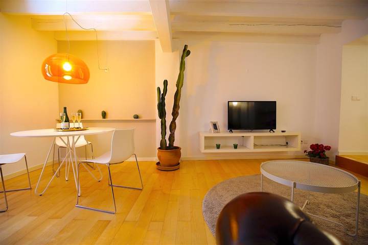 Apartamento entero, Apartamento de vacaciones para 2 personas con balcón/terraza in Palma Old Town, Palma