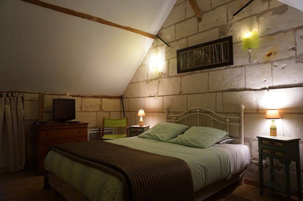 Pour un séjour à 2 très au calme dans une maison de tuffeau en Anjou in Grézillé, Vallée de la Loire
