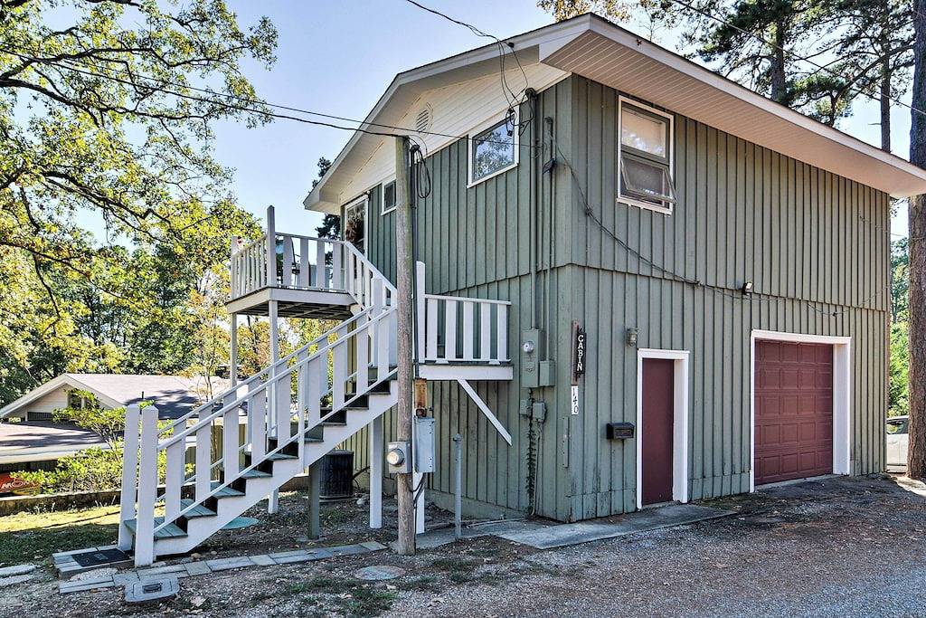 Log Cabin for 2 Guests in Ouachita National Forest, Arkansas