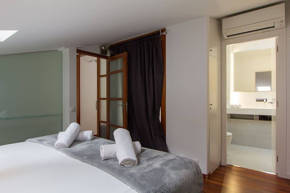 Appartement entier, Duplex confortable avec piscine dans une rue calme à côté de paseo de gracia in Barcelona Centre, Barcelone