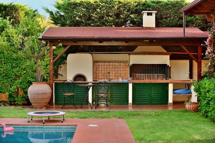 Ganze Wohnung, Ferienwohnung 'Pool Villa Desmira' mit Meerblick, Wi-Fi und Klimaanlage in Regionalbezirk Ostattika