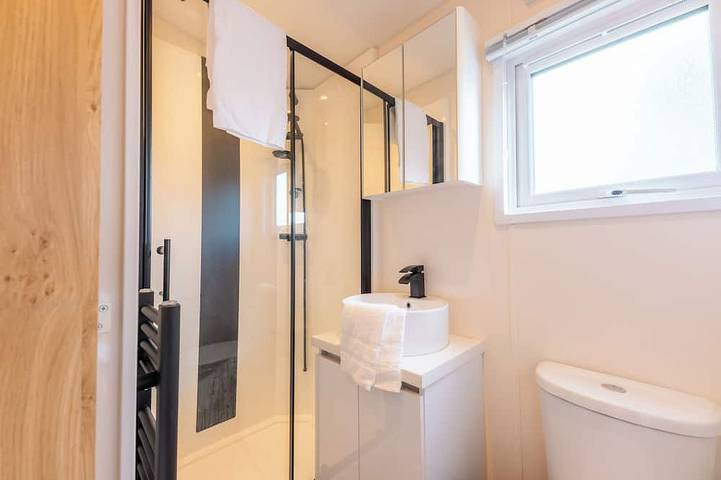Enjoy your holiday in the Zeebries Cabin: a comfortable holiday home on the Flemish coast for 4 persons, fully equipped for a carefree stay. in Wenduine, De Haan
