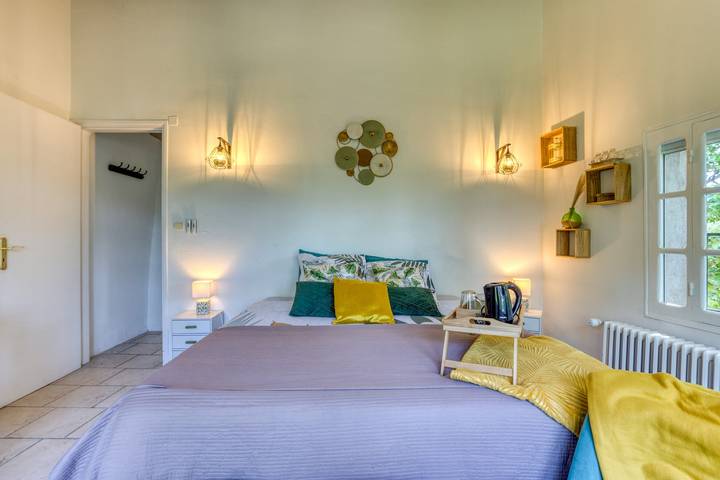 Gästezimmer „L’Issankaise“ mit Gemeinschaftsterrasse, Garten und Wlan in Balaruc-le-Vieux, Mittelmeerküste (Frankreich)