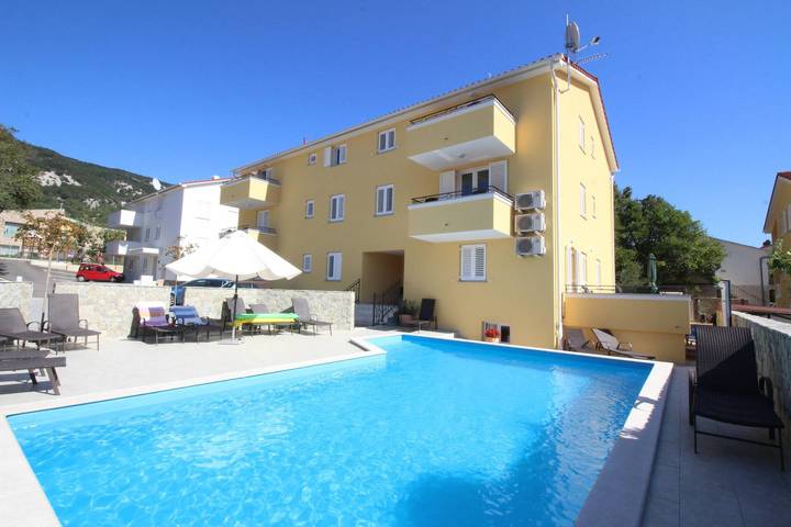 Ferienwohnung für 4 Personen, mit Pool und Balkon auf Krk