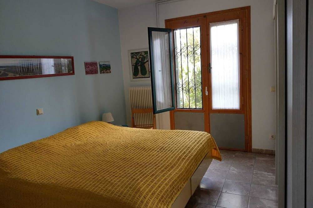 Ganze Wohnung, Haus Eleni, rollstuhlgerecht, zwischen Orangenbäumen, ruhige Lage, 2km vom Meer in Asini, Argolis