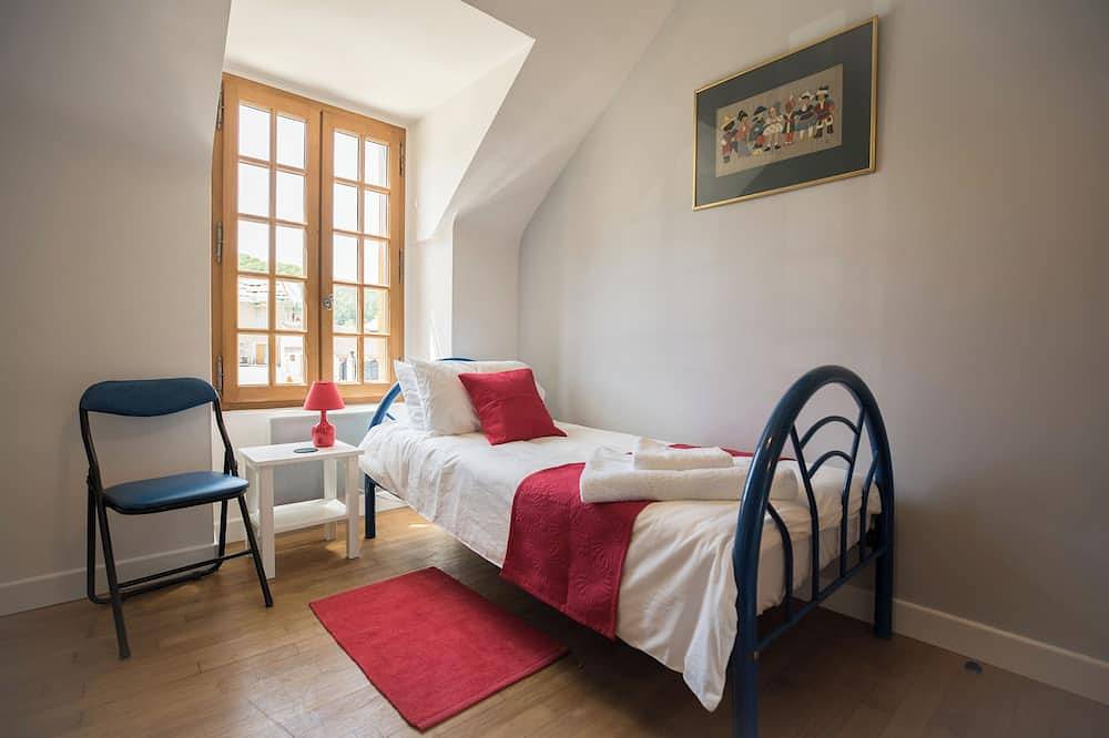 House and Studio with Swimming Pool in the heart of Daglan - Walking distance to downtown! in Daglan, Périgord Noir
