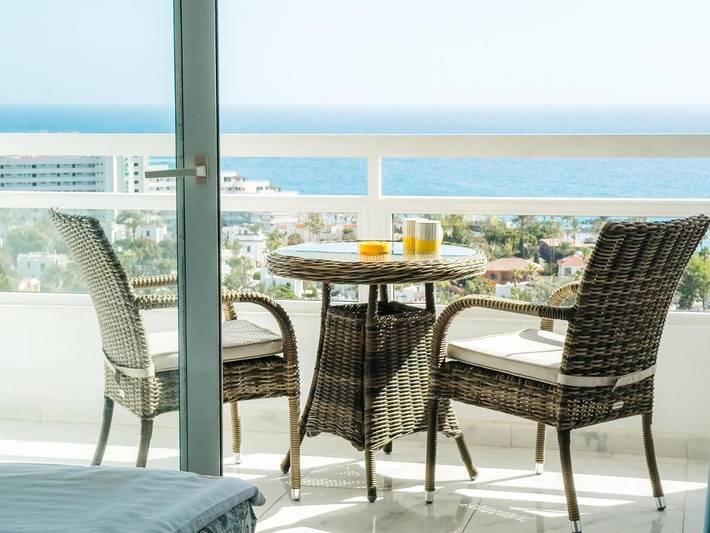 Apartahotel para 2 personas, con Balcón y Terraza además de Jardín y Piscina en Costa Adeje