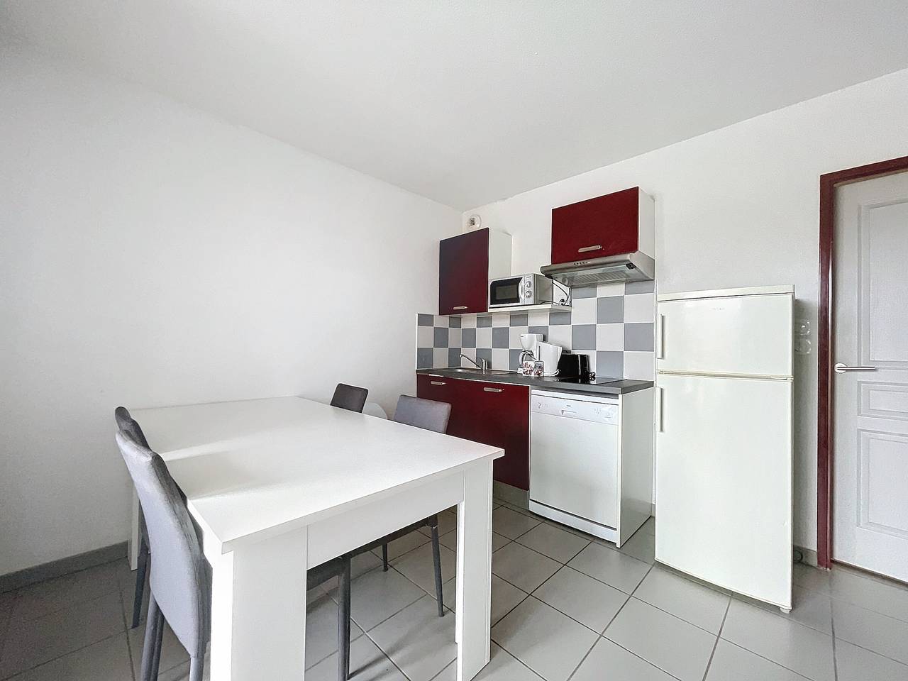 Entire apartment, Cozy Air-Conditioned Apartment with Pool, 6 Sleeps, Near Beach - Argelès-sur-Mer in La Côte Vermeille, Argelès-sur-Mer