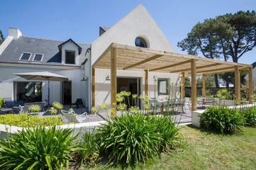 Gîte pour 12 personnes, avec jardin et vue dans Plage De Sorlock