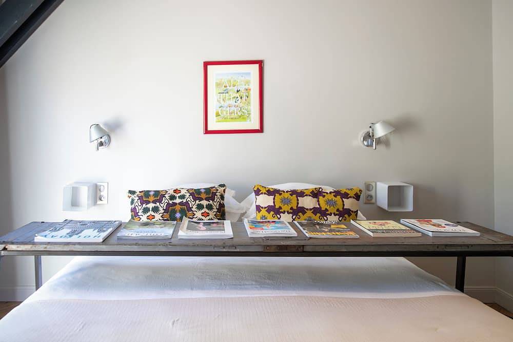 Charming room with private terrace in Gers spa village in Castéra-Verduzan, Gers