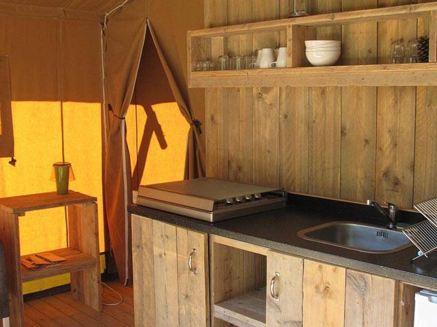 Les Chamberts, Camping & Lodges - Tente en toile et en bois 5 personnes - Tente Lodge Luxe in Piégros-la-Clastre, Région de Die