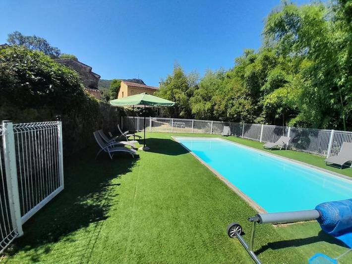 Location de vacances pour 15 personnes, avec Terrasse et Jardin ainsi que Piscine et Vue à Bédarieux - 2