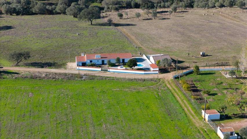 Location de vacances pour 4 personnes, avec piscine ainsi que jardin et vue dans São Cristóvão - 2