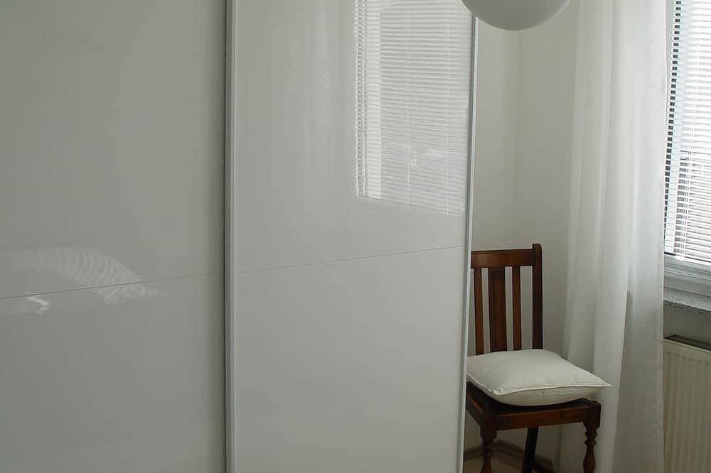 Ganze Wohnung, Wunderschöne, modern eingerichtete Ferienwohnung in ruhiger Lage in Würzburg, Fränkisches Weinland