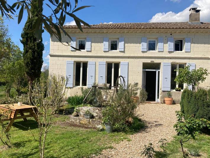 Gîte pour 4 personnes, avec Terrasse ainsi que Jardin et Vue à Saint-Dizant-du-Gua