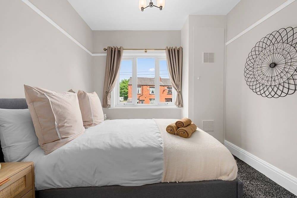 Free Parking | Stunning 3Bedroom Home In Wigan in Wigan, Greater Manchester
